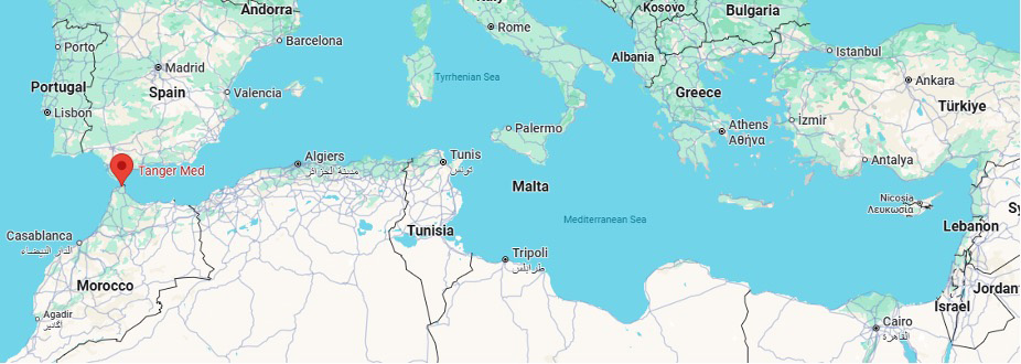 地図上で赤いマーカーで示されたモロッコ北部ジブラルタル海峡に位置するタンジェ・メッド港。