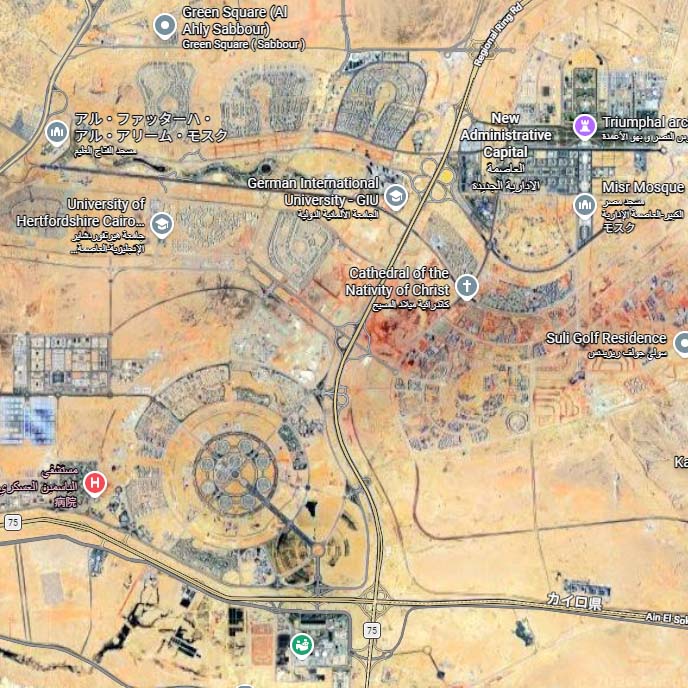 カイロ近郊に建設中の新行政首都の衛星地図で、都市開発エリアやインフラ整備の進展を示している。