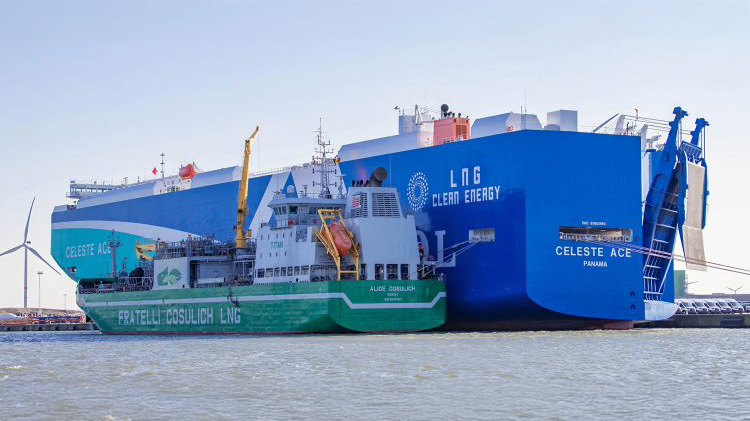 MOL pure car carrier MV Celeste ACE receiving LNG fuel from a bunkering vessel at the Port of Zeebrugge, demonstrating LNG bunkering operations and alternative marine fuels.