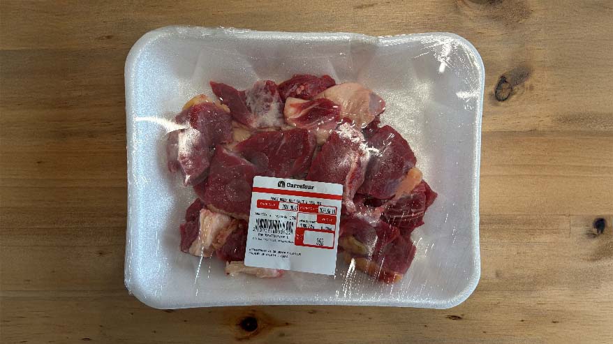 ナイロビのスーパーで販売されているパック入りの角切り牛肉