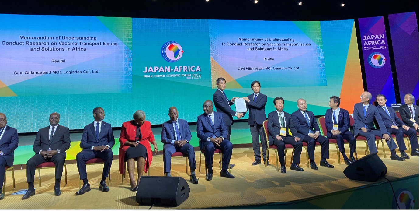 Representatives from Gavi Alliance and MOL Logistics Co., Ltd. present a Memorandum of Understanding at the Japan-Africa Public-Private Economic Forum 2024. Delegates from Africa and Japan are seated on stage.